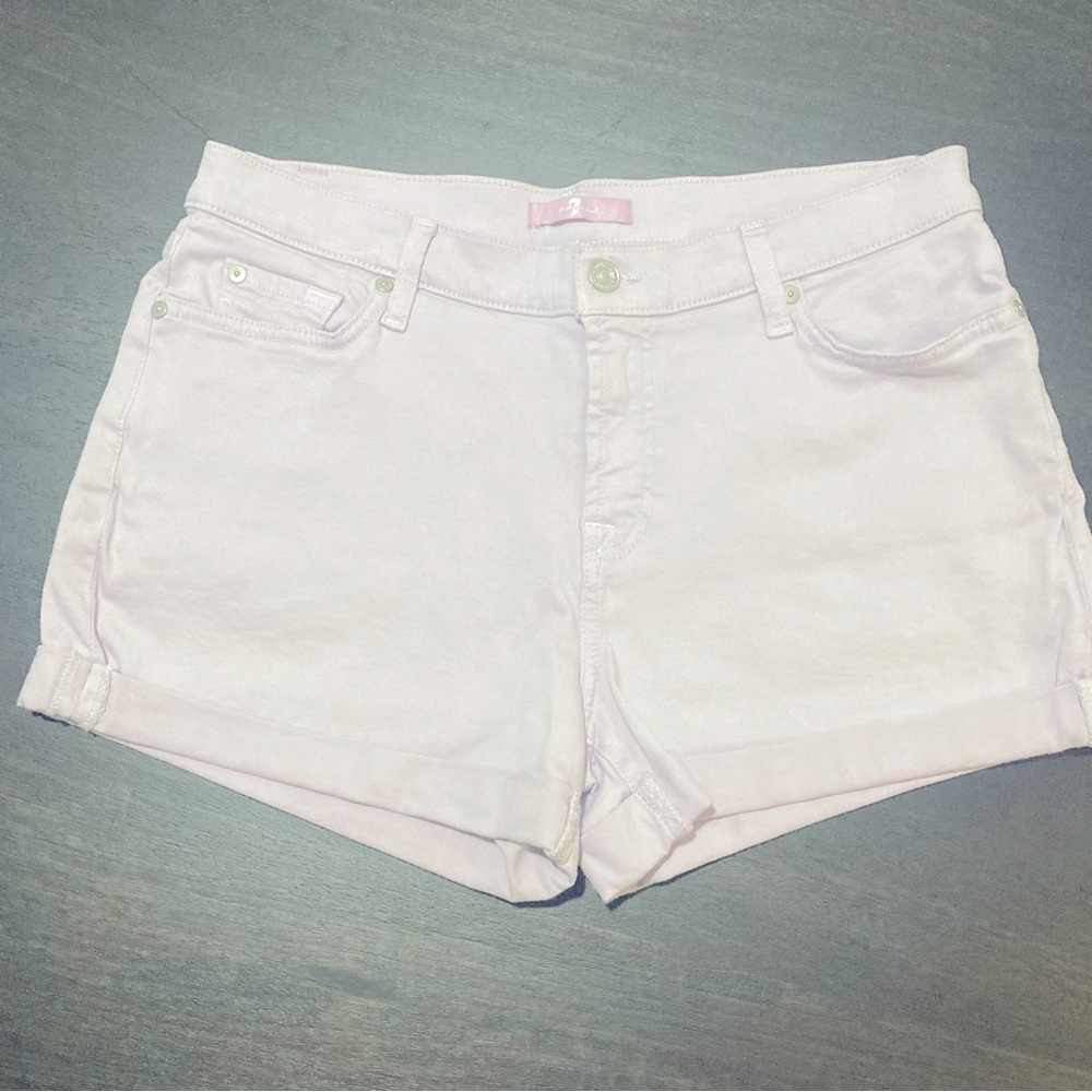 Mid Roll Shorts 7 for all mankind. Size 30 in a light violet color NWOT. Button